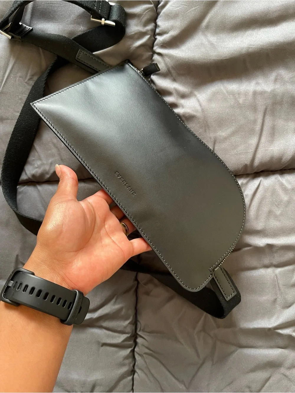 Everlane sling crossbody bag